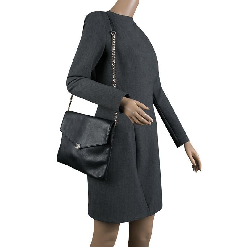 Carolina Herrera Black Leather Envelope Shoulder Bag In Good Condition In Dubai, Al Qouz 2