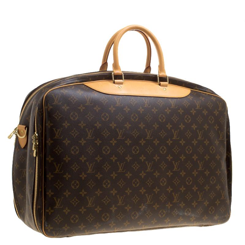 To elevate your travelling experience, Louis Vuitton brings you this reliable suitcase. It has been crafted from monogram canvas and enhanced with leather. Equipped with 2 top handles, and two zip compartments lined with coated fabric, this piece