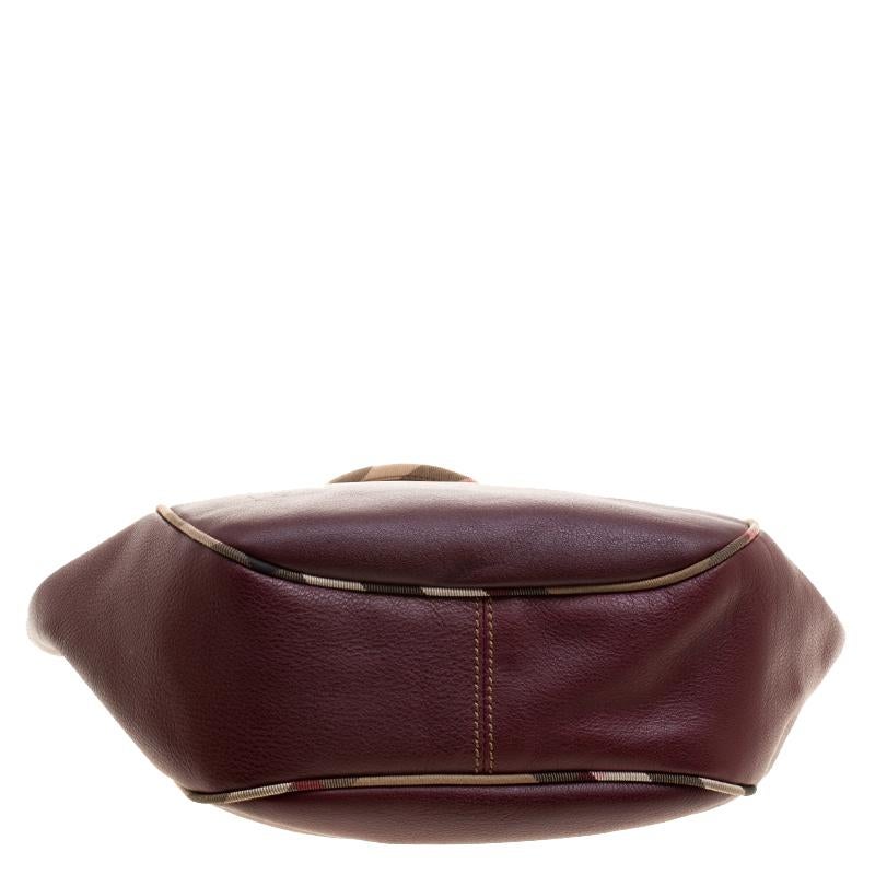 Burberry Burgundy Leather Shoulder Bag In Good Condition In Dubai, Al Qouz 2