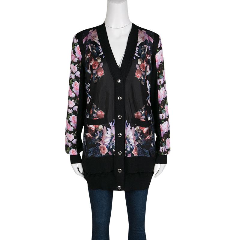 This elegant and dainty evening wear cardigan is a pleasant piece to add to your collection this season. Part of an exclusive collection, this cardigan makes you look in vogue. Crafted in a blend of quality materials, this stylish piece of clothing