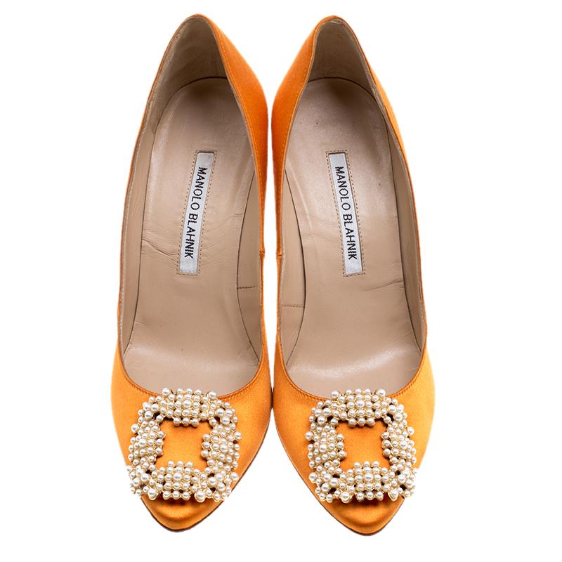 A classic pair of Manolo Blahnik pumps is loved by women all over for its comfort and grace. These Hangisi pumps are constructed from bronze satin fabric and it further made special with a buckle style pearl embellished design at the front which is