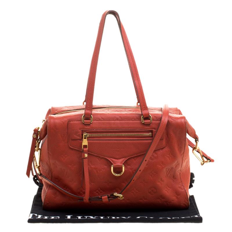 Louis Vuitton's handbags are popular owing to their high style and functionality. This Lumineuse PM bag, like all the other handbags, is durable and stylish. Crafted from Monogram Empreinte leather, the PM bag comes with two flat top handles, a