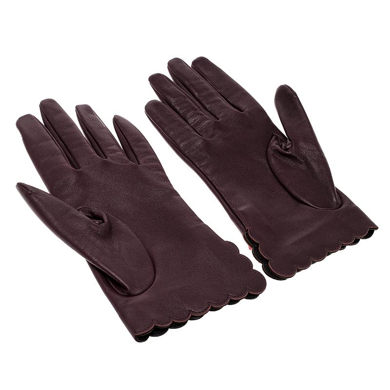 Add a subtle hint of colour to your warm and gloomy winter time wardrobe with this beautiful Fendi pair of gloves. Crafted in burgundy leather, this pair features scalloped edges along with multicoloured studded details along the outer edge of the