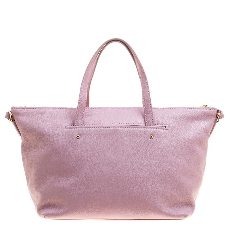 Made from leather, this blush pink Mika tote is reliable and packed with style. It is designed in a minimalist structure with a spacious fabric interior equipped with a zip pocket. The bag is complete with two top handles and a shoulder strap.