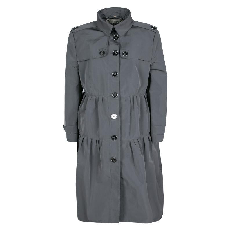 Always expect fashionable creations from the house of Burberry. Enhance your everyday looks with this coat that is secured with buttons and features a tiered silhouette. Crafted in a grey color, this jacket is all about good looks and flawless