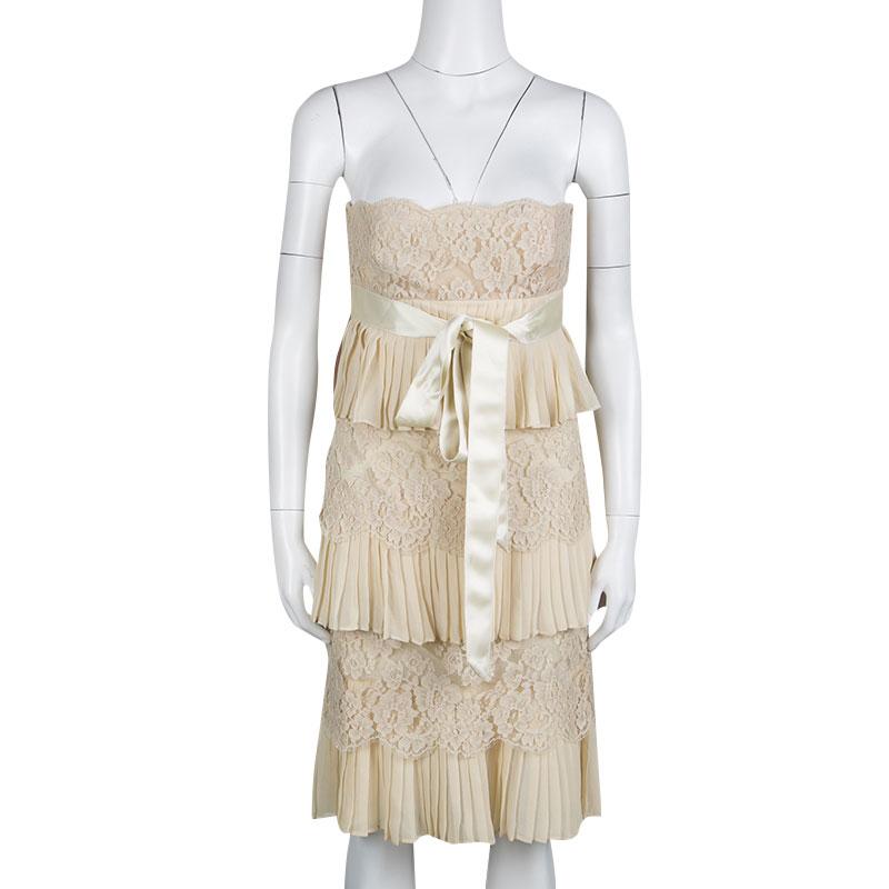 A stunning dress that can make your heart flutter, this Valentino creation is ideal for ball parties and galas. Crafted in a classy strapless design, the outfit features a tiered pattern with alternate lace and pleat details. It is further adorned