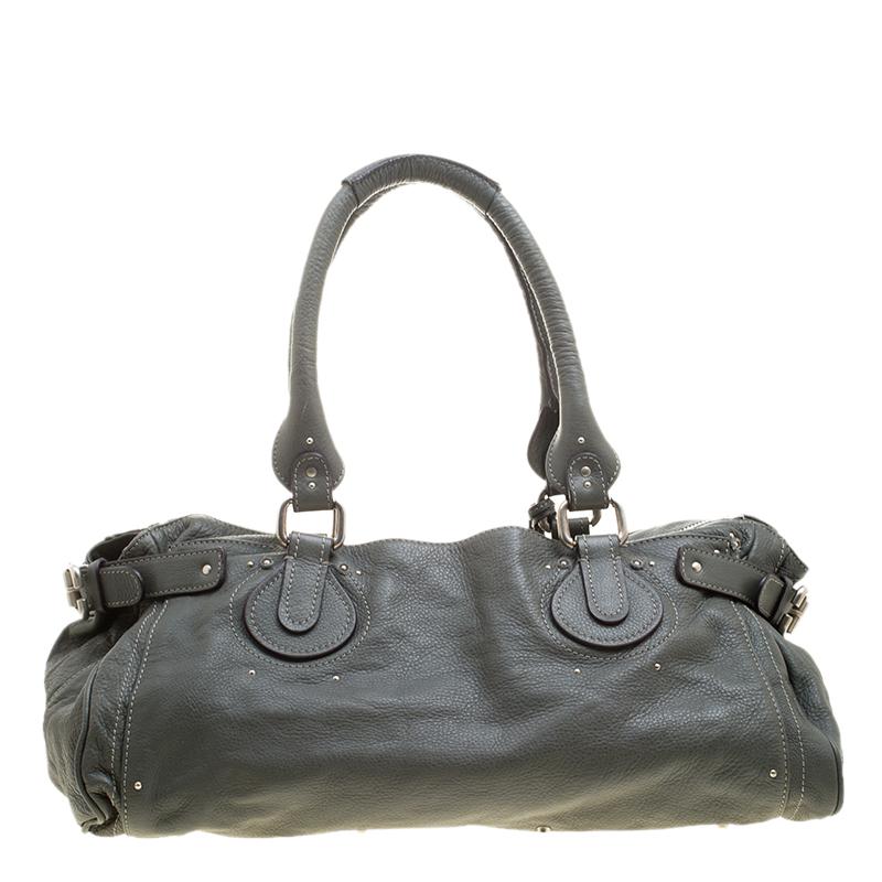 Get this covetable bag that is loved by all, from celebrities to socialities. This gorgeous Paddington satchel from the house of Chloe is crafted in tanned grey leather. With a slouchy rectangular shape that is ultra-spacious, it features incredible