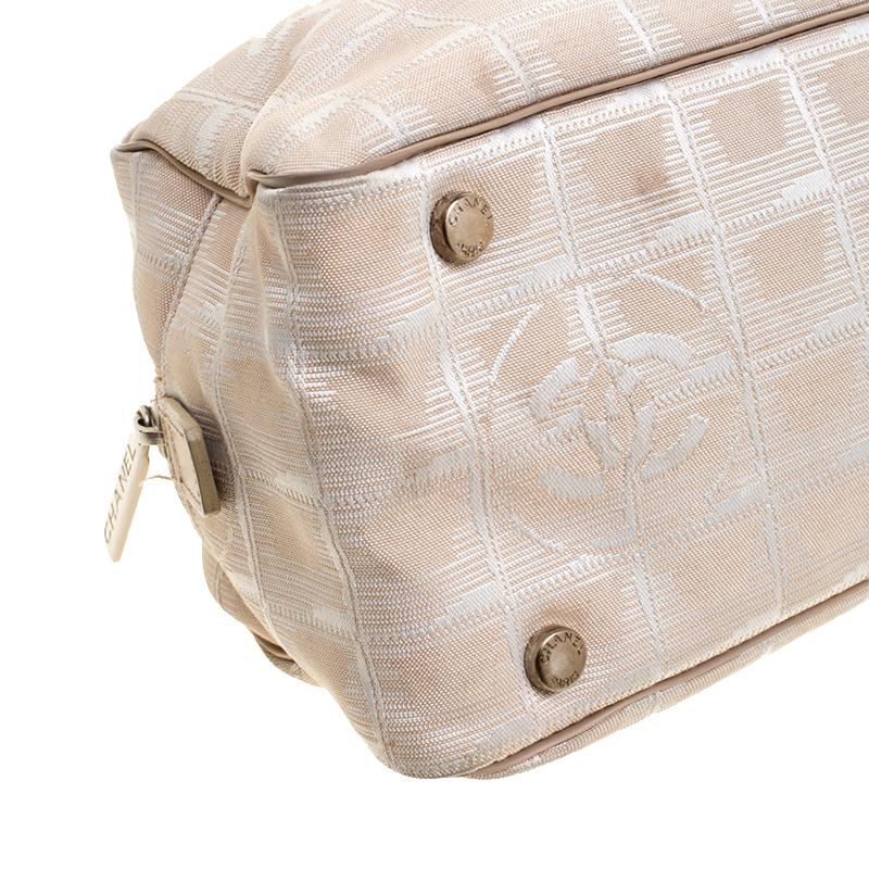 Chanel Beige Canvas Travel Ligne Baguette Bag In Good Condition In Dubai, Al Qouz 2