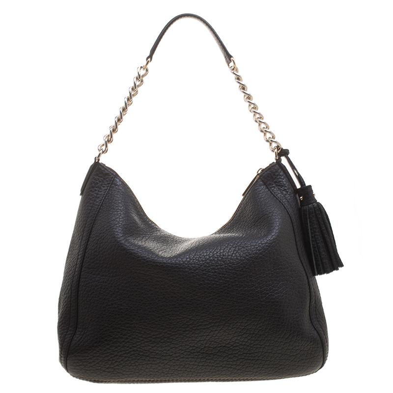 An easy-going and stylish bag like this Carolina Herrera hobo makes an ideal everyday choice. It is impeccably designed in a black pebbled leather body and comes with a gold-tone chain strap. It is detailed with a top zipper closure and features the