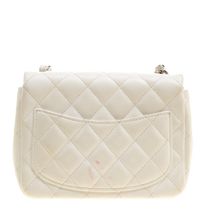Chanel's Flap bags are the most iconic handbags. The classic single flap bag is crafted from white leather and features the iconic quilted pattern. It has a chain and leather interwoven strap along with the CC twist lock closure in silver tone. The
