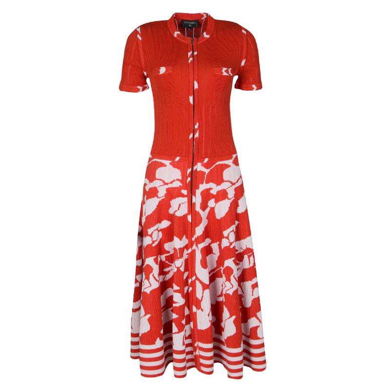 Elevate your style quotient with this lovely orange and white dress from Chanel. The cotton blend knit creation has gorgeous flower prints, a front zipper, and short sleeves. It has a fit and flare design to complement the shape of your body with