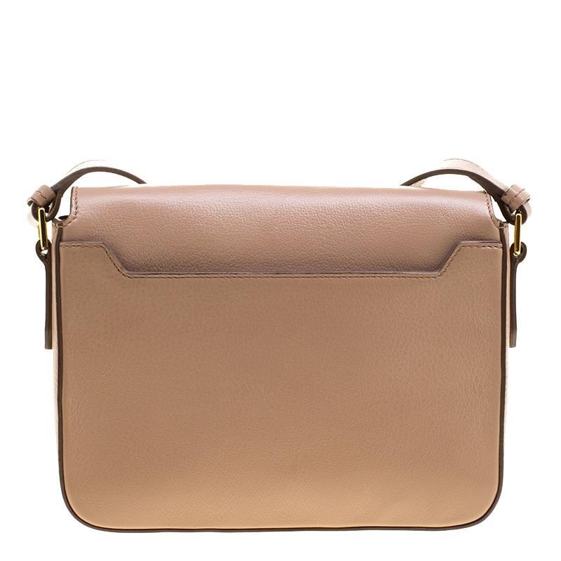 This Natalia shoulder bag from Tom Ford is here to end all your fashion woes, as it is striking in appeal and utterly high on style. It has been crafted from leather and designed with a flap that has a large turn lock carrying the signature TF. The