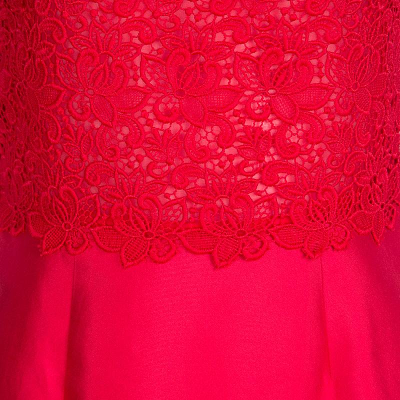 CH Carolina Herrera Red Lace and Organza Sleeveless Sheath Dress S In Good Condition In Dubai, Al Qouz 2
