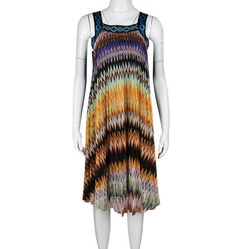 This creation from Missoni is one creation you'll love putting on. The wonderfully knit dress flaunts a sleeveless style with perforated details and textured design all over. Covered in an array of colours, the dress can be worn with a crossbody bag