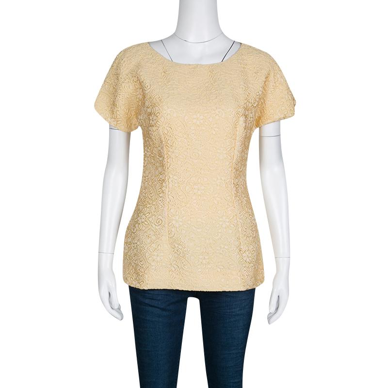 The ochre yellow hue and embossed jacquard pattern combine to make this top from Dolce and Gabbana an elegant, feminine piece. The fitted structure and round neckline complete this lovely top. Complement it with wide-leg pants and classic