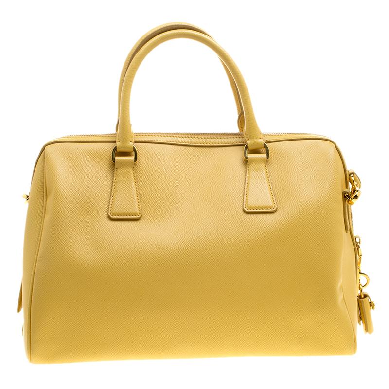 The yellow color of this bag easily complements all your dresses. Skillfully designed in leather, this can comfortably hold more than just essentials. The nylon lining makes it excellent to stow away your essentials. Designed to last, this fabulous
