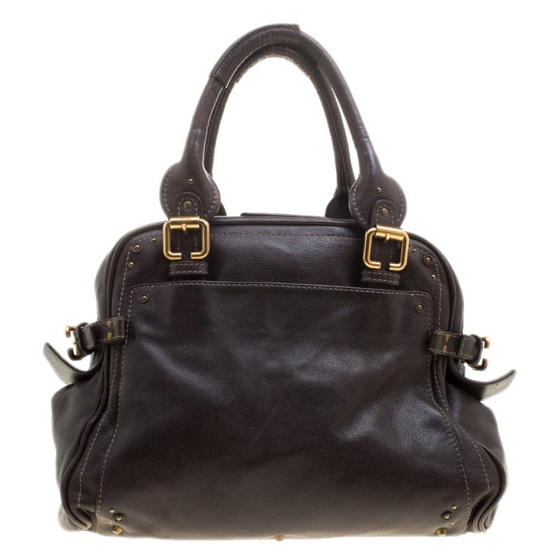 This Chloe’s Paddington satchel is built to assist your impeccable style on all days. Gold-tone hardware with two locks on the front demands all the attention. The leather in brown has an interesting texture while the fabric interior is quite roomy