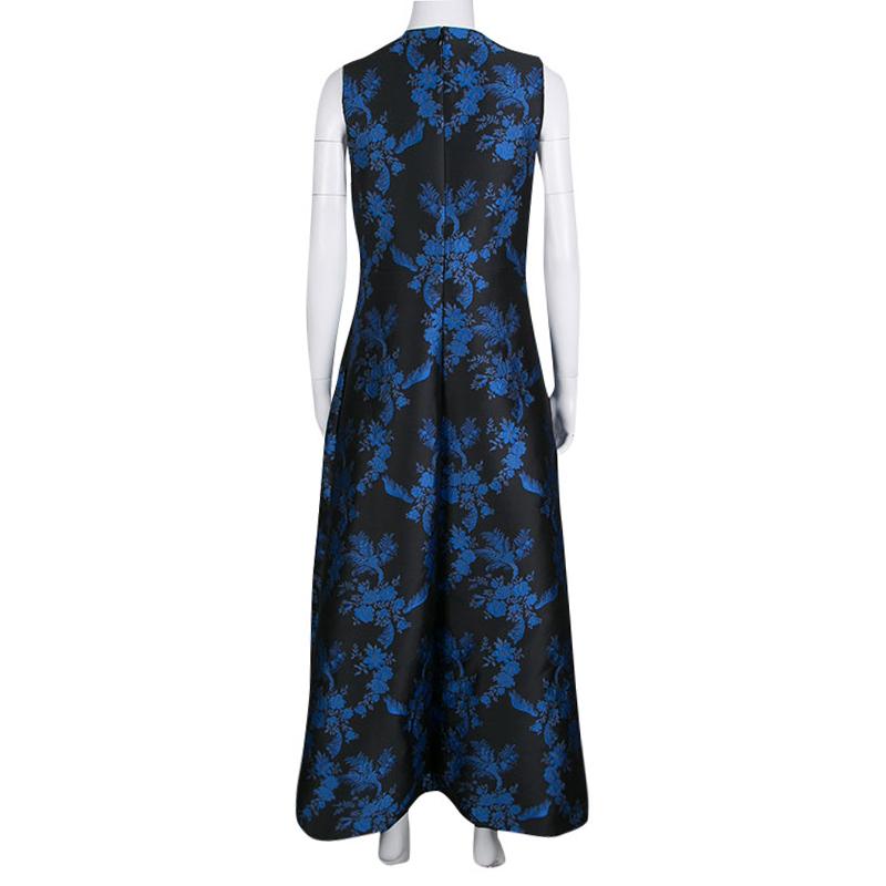 Subtle femininity and sharp tailoring define the designs from Stella McCartney. This blue and black jacquard Angelica gown is an elegant piece that you can flaunt on your next black-tie event. Graced with an appropriate length, this sleeveless dress