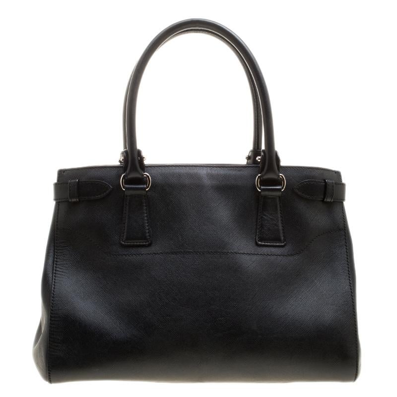 This Salvatore Ferragamo Batik tote has been crafted from black leather. Made in Italy, the tote features silver-tone logo accents on the center, dual top handles, and a detachable shoulder strap. The fabric lined interior is quite roomy and stows