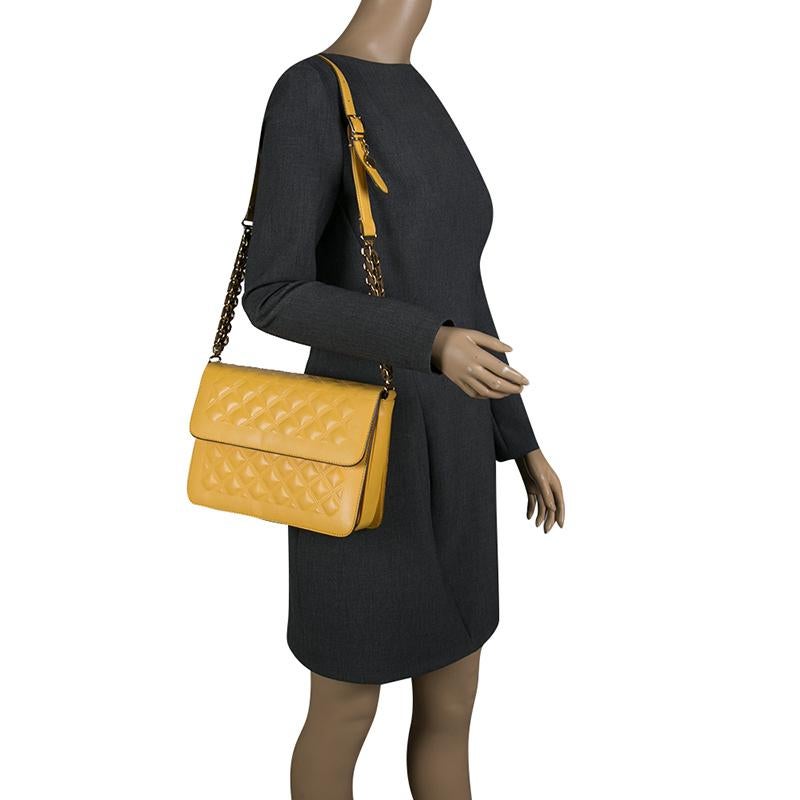 Increase your accessories collection with this pleasing faux leather shoulder bag from Stella McCartney. The nylon inside lends a fair support and the yellow on the exterior gives a refreshing appearance. This flap bag will help you create an