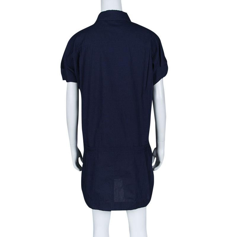 Stylish and pleasing, this Louis Vuitton dress is a true example of the brand's aesthetic designs. This fresh navy blue dress with a buttoned closure and 3 exterior pockets is an excellent piece for your casual or after work events. Masterfully