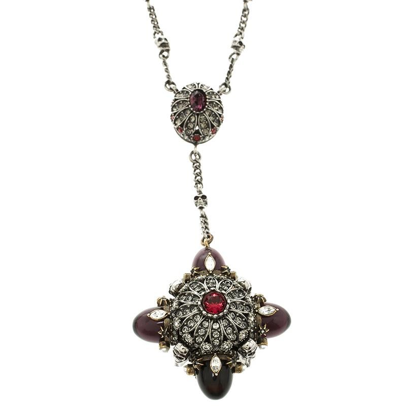 You must have this state of art neckpiece from Alexander McQueen consisting of differently shaped studs. The huge bullet charm in the center and tiny skull station near the locking system makes it a unique fashion piece. It will look absolutely