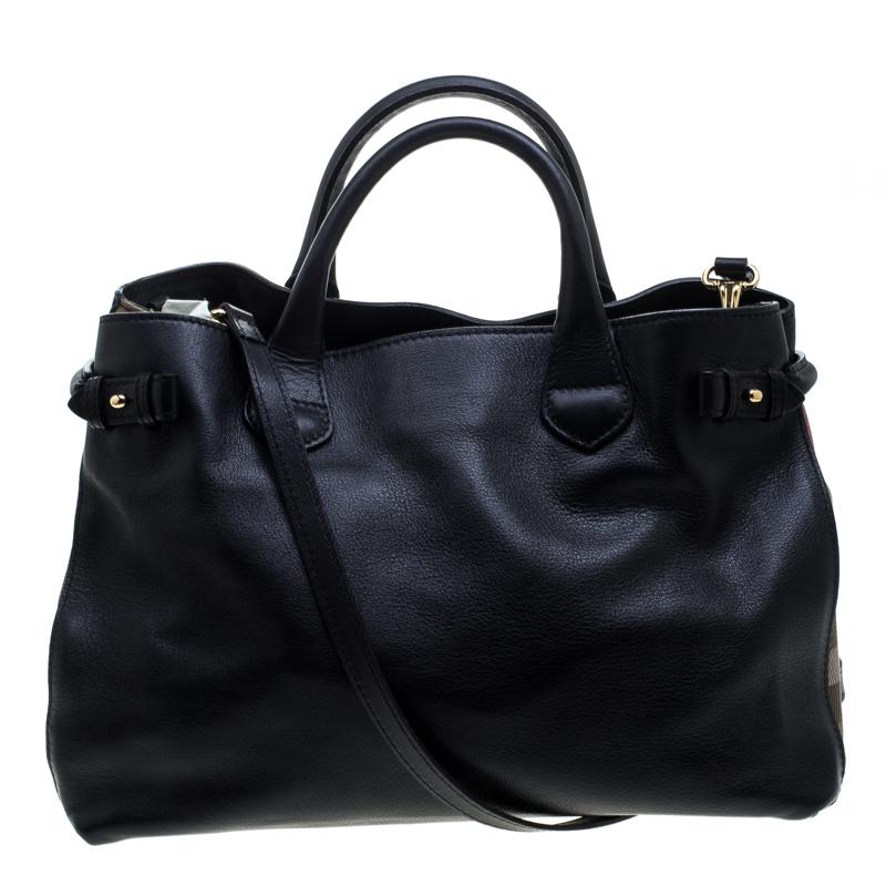 Style this Medium Banner tote from Burberry with your formals and look smart at your board meetings. Crafted in grainy black leather and House Check fabric, the bag is inspired by equestrian styles from the Burberry Heritage Archive. The fabric