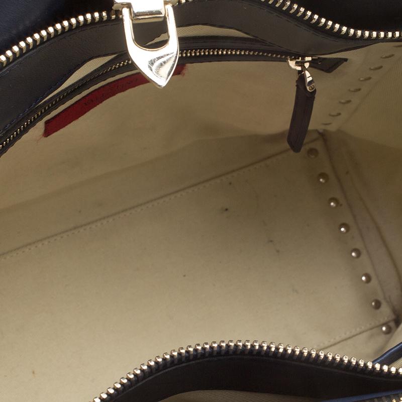 Valentino Navy Blue Leather Medium Rockstud Tote In Good Condition In Dubai, Al Qouz 2