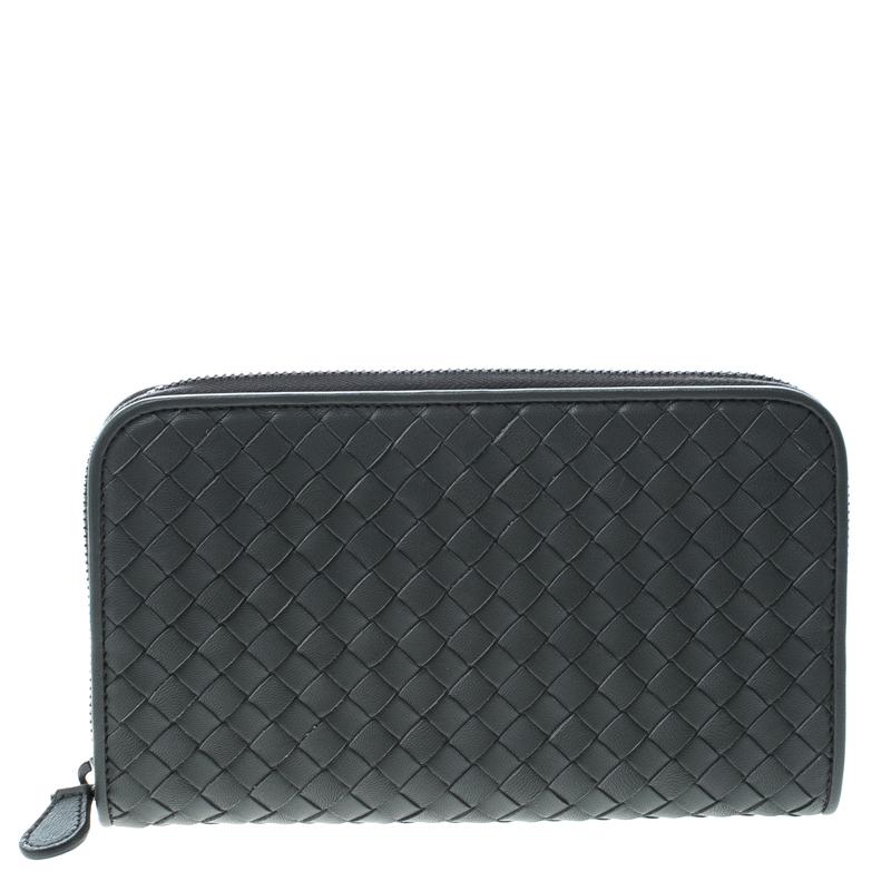 How lovely is this Bottega Veneta wallet! Every accent on it is appealing and high in style, like the Intrecciato pattern on the leather exterior and the zip around that reveals multiple slots and a zippered compartment.

Includes: Original Box,