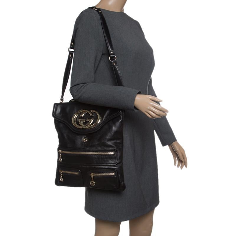 Perfect for your fashion game, this Britt messenger bag from Gucci comes filled with excellent style and craftsmanship. The bag has been crafted from black leather and designed with chunky gold-tone GG motif on the front flap along with three zipped