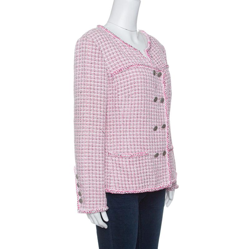 Chanel designs are known for their class and elegance, and this textured jacket, flaunting a blend of pink and white hues is crafted in a cotton and nylon blend featuring long sleeves and two external pockets. It comes with a CC embossed buttoned