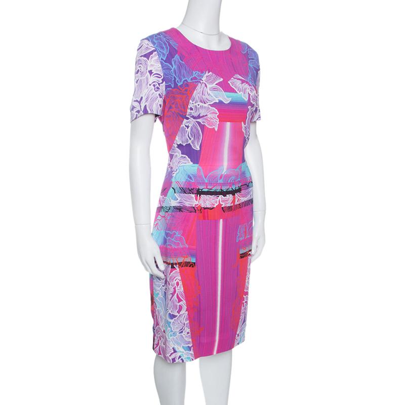 This bold multicoloured dress is the ideal piece for your off-duty affairs. This blended fabric piece is a splendid balance between pure dignity and striking style. This urbane creation from the house of Peter Pilotto features an elegant design