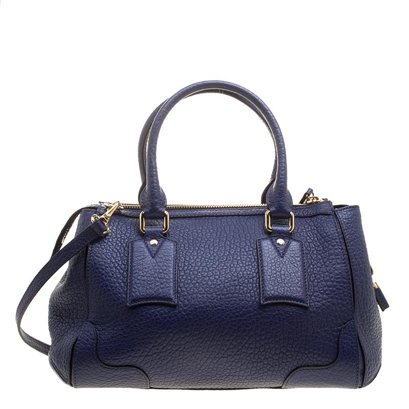 This stunning blue satchel is by Burberry. Crafted from grained leather, and lined with fabric on the insides, the bag features two handles and a shoulder strap. Swing it along to work or casual outings to lend your outfit the appropriate measure of