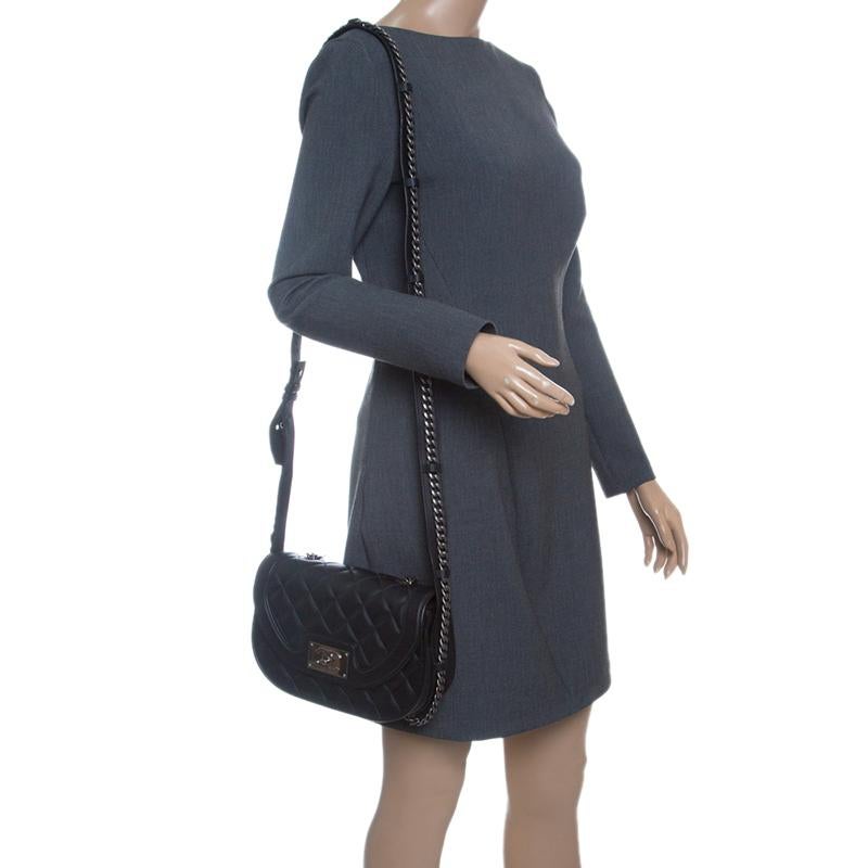 Chanel Black Quilted Leather Shoulder Bag In Excellent Condition In Dubai, Al Qouz 2