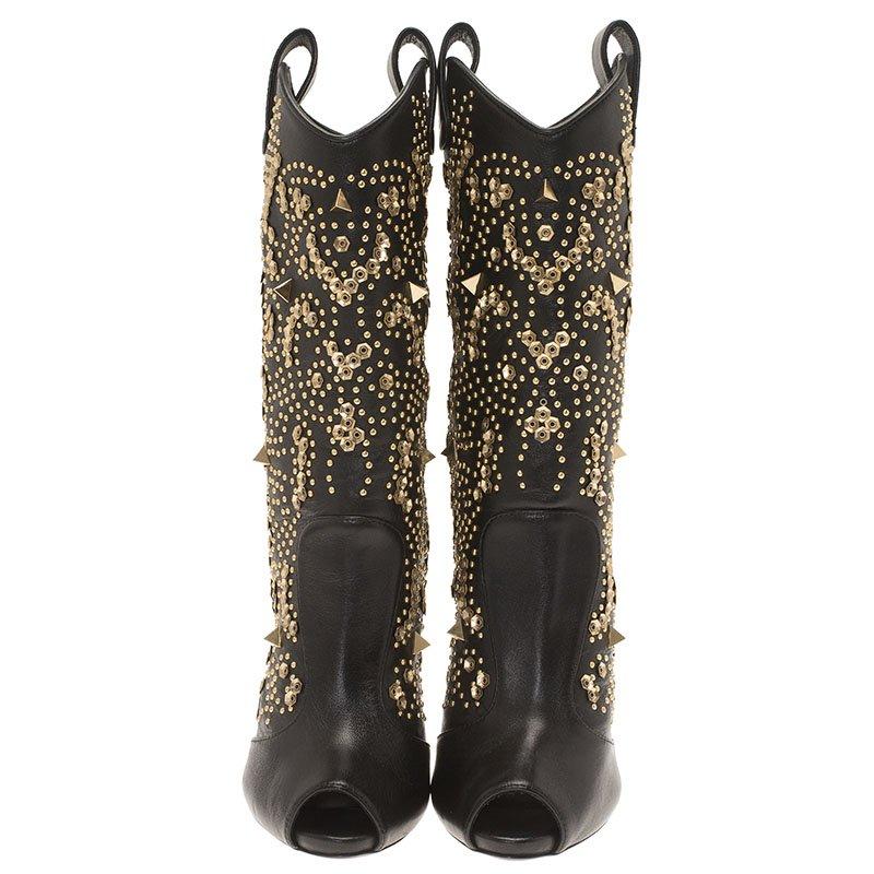 With Giuseppe Zanotti, luxurious style meets affordable treasures. The brand presents this pair of studded mid-calf leather boots that is a reminder of the rich past. The stiletto heels and peep-toes give the boots a voguish silhouette while the