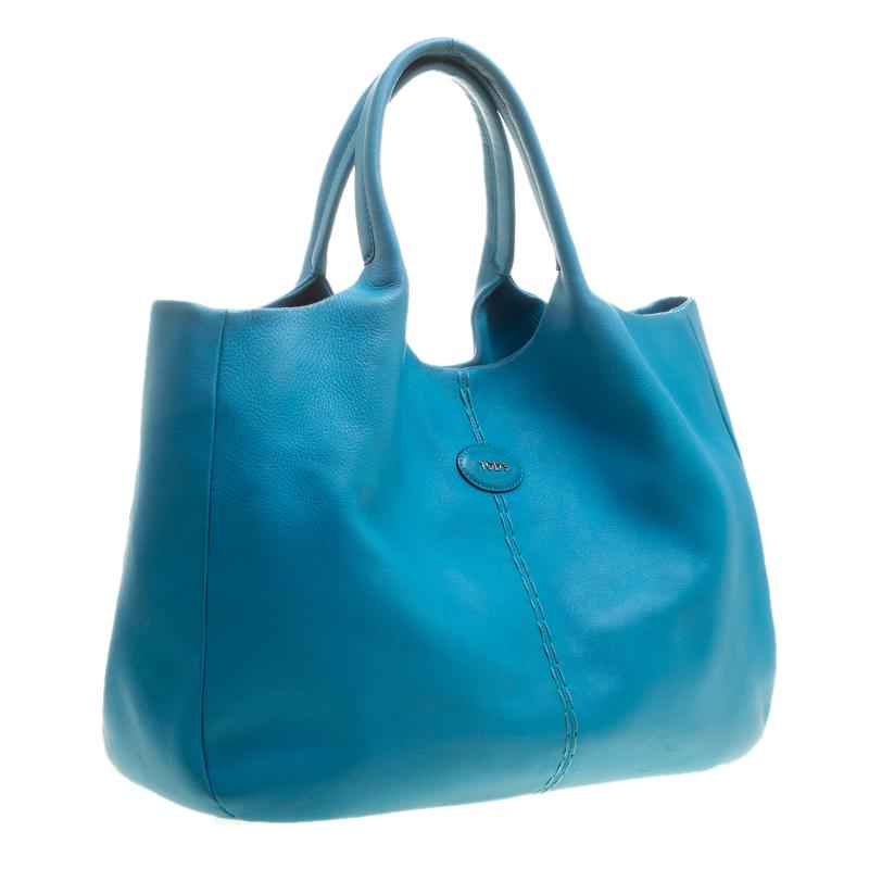 Tod's Blue Leather Shoulder Bag In Good Condition In Dubai, Al Qouz 2