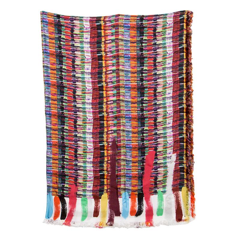 Cut from a 100% silk body, this Chanel scarf can easily be incorporated in your everyday style. Part of the Paris Seoul Cruise 2016 collection, this scarf features a multicolour printed body and completed with fringed edges. Carry it for vacations
