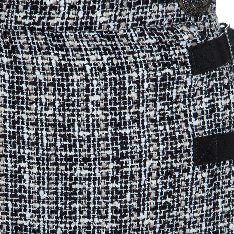 Alexander McQueen Monochrome Tweed Pleated Wrap Kilt Mini Skirt S In New Condition In Dubai, Al Qouz 2
