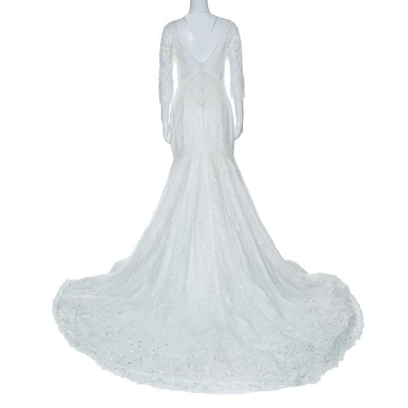 Because wedding day is one of the most important days in any girl's life, Bliss Monique Lhuillier brings you this magical wedding gown that will make you feel no less than a fairytale princess. This gorgeous piece, crafted in a silk blend looks like