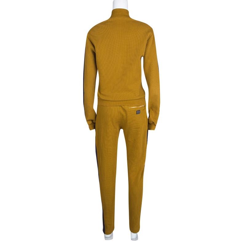 A twist of style to your workout sessions with this tracksuit from Dolce and Gabbana which is designed to meet your needs of comfort while you flex your muscles for healthy living. Having a contrast striped detail that add a touch of design to a