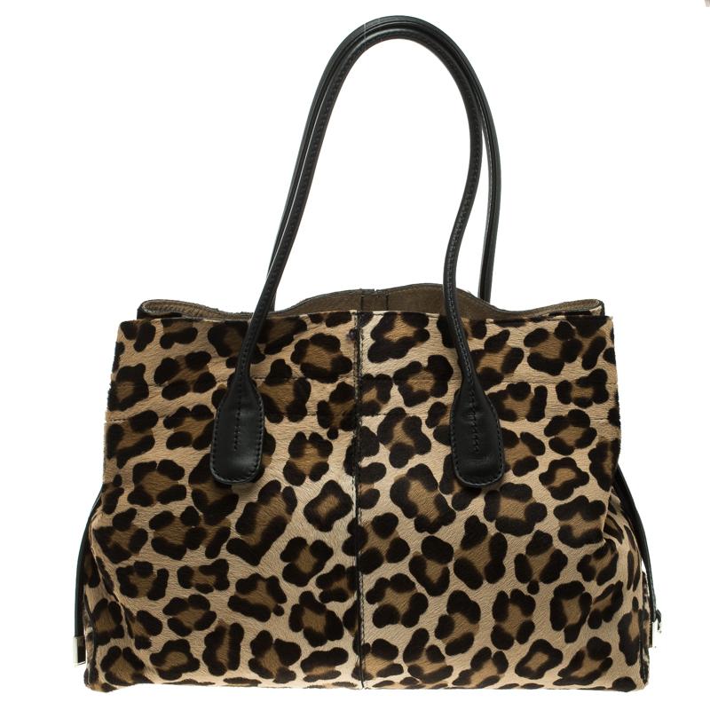 This stunning tote is by Tod's. Crafted from calf hair, the bag features a leopard-printed exterior. It has two handles, a spacious suede interior, and silver-tone hardware. Swing it along to work or on a lunch date with friends to lend your outfit