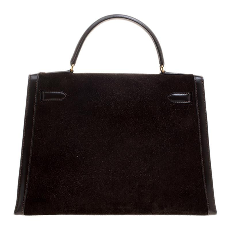 Your wait to own a Hermes Kelly Sellier 32 is now over! Inspired by none other than Grace Kelly of Monaco, Hermes Kelly is carefully hand stitched to perfection. The Maison doesn't fail to impress us with this piece, the side stitches for a Sellier