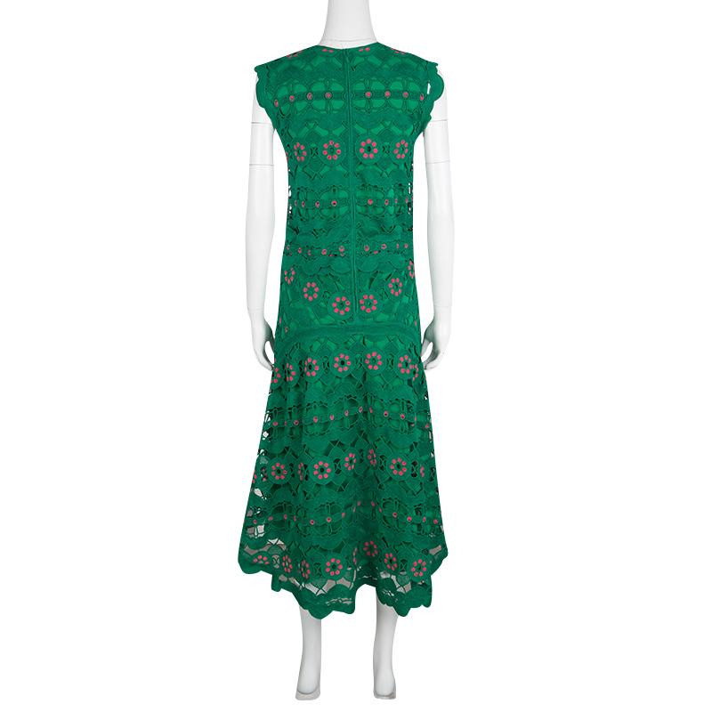 Stylish and elegant to wear to the day parties and summer events, this Chloe midi dress is perfect to add a pop of colour to your collection. Constructed in grass green cotton blended fabric, this dress is lined in green silk and feature Giupure