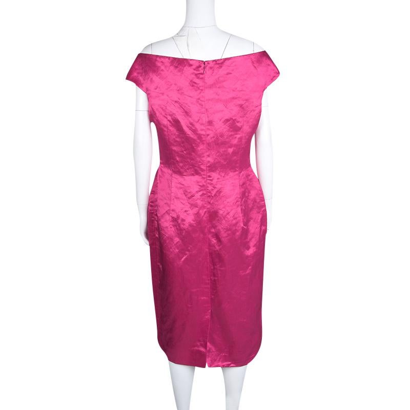 This fun and feminine evening dress is a pretty piece to add to your collection this season. Look your lovely finest in this divalicious dress from the house of Dior. Brilliantly fashioned in the most comfortable of fabrics, this dress offers an