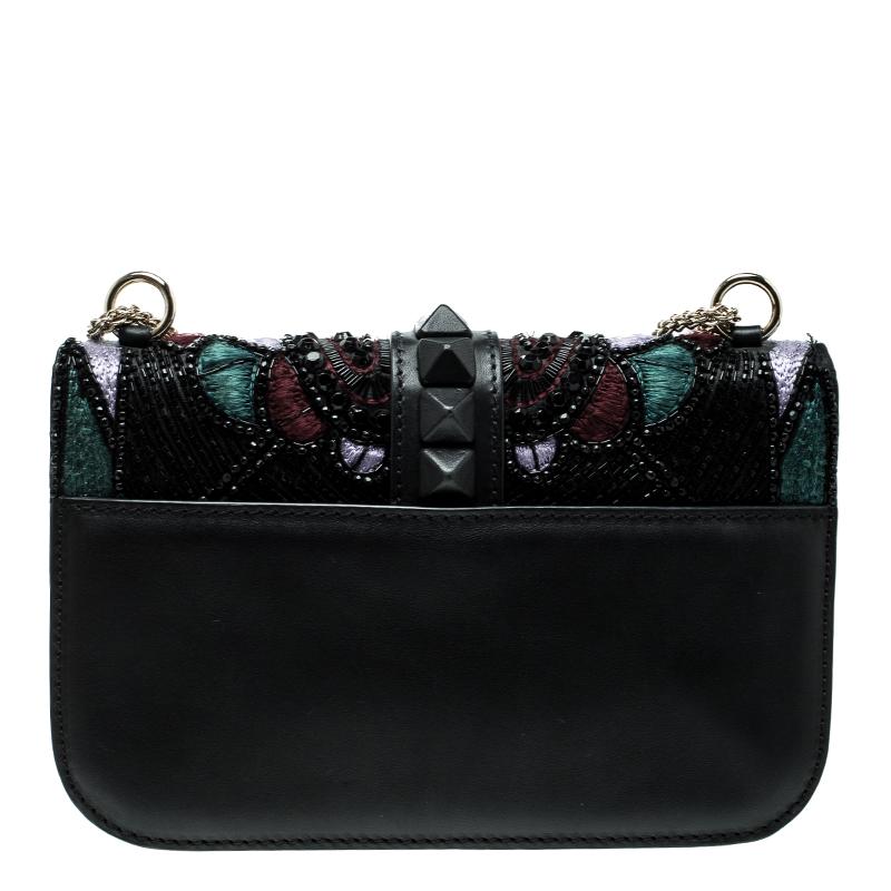 If you are looking for a bag with a blend of modern style and class, this Valentino shoulder bag is the answer. The striking bag comes with the iconic Rockstud trim and multicolour beads embellishment on the front flap. Made in Italy, the bag is