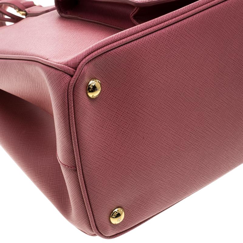 Prada Pink Saffiano Lux Leather Cargo Pocket Tote In Excellent Condition In Dubai, Al Qouz 2