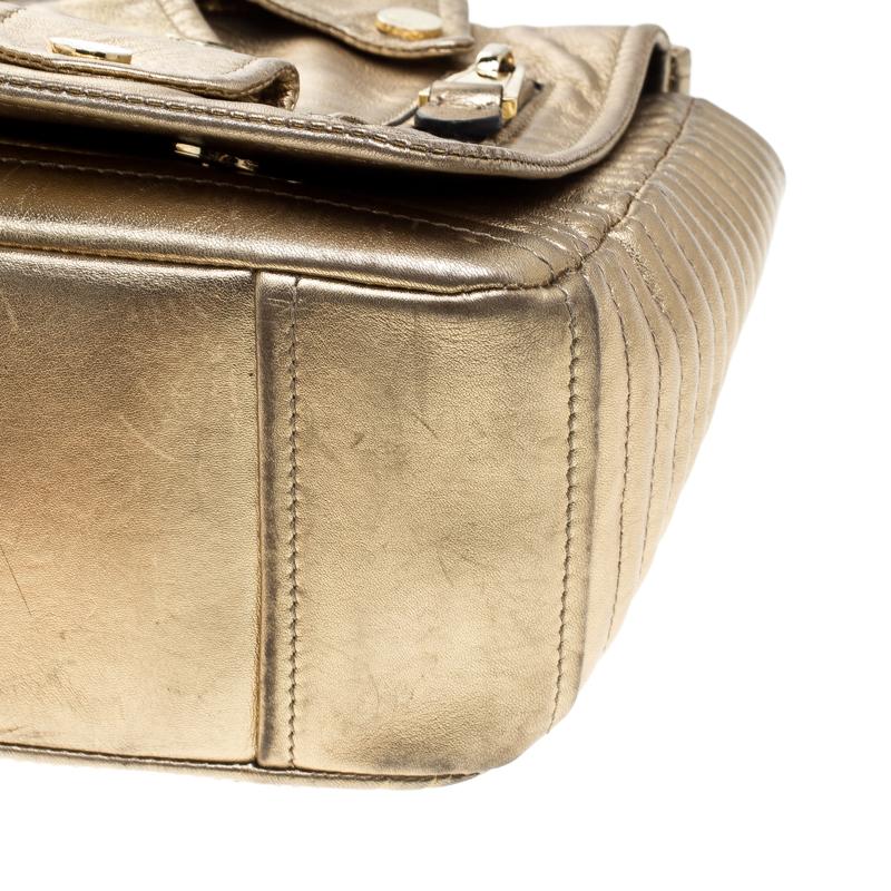 Moschino Gold Leather Medium Capsule Biker Jacket Shoulder Bag im Zustand „Gut“ in Dubai, Al Qouz 2