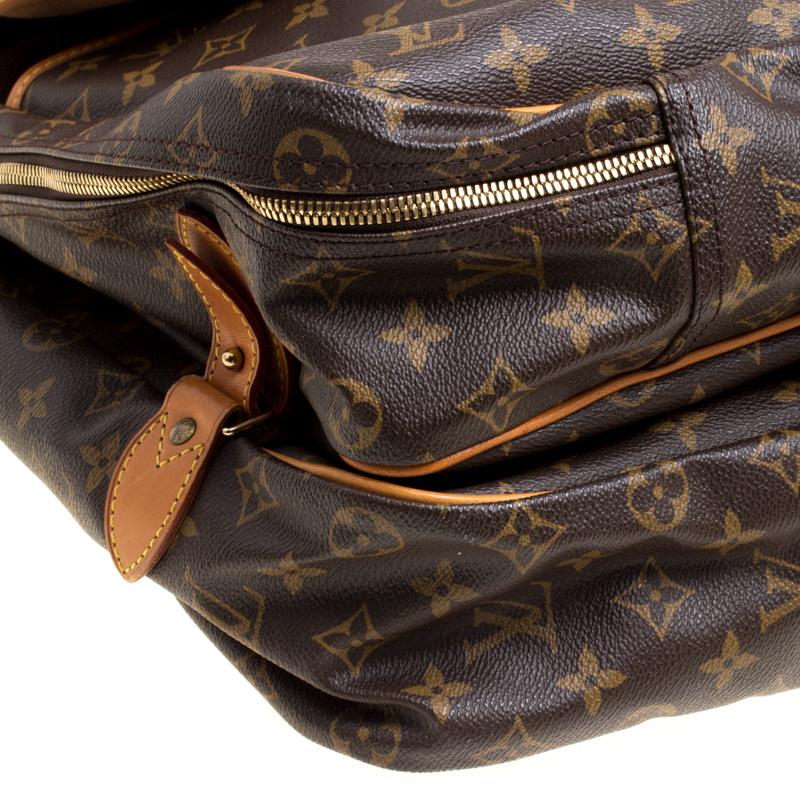 Women's Louis Vuitton Monogram Canvas Sac Chasse Hunting Bag