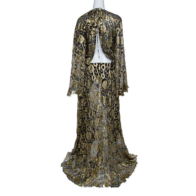 Exotic print and vibrant use of colours are two things that prominently define this gown from Roberto Cavalli. Styled fabulously, the gown has a plunging neckline and long sleeves. It is cut from a silk blend and is accented with lurex details.