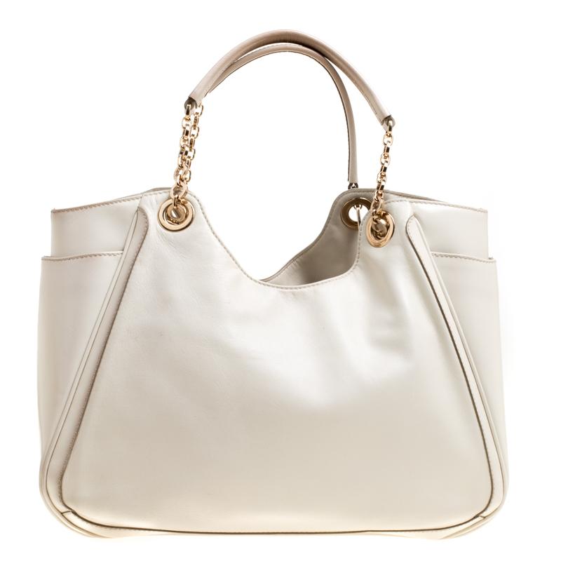 Salvatore Ferragamo’s Betulla tote is elegantly crafted with cream leather without compromising on storage. Besides a main roomy compartment, it also has slip pockets on the sides of the nylon-lined interior. Drape it comfortably on your shoulder by